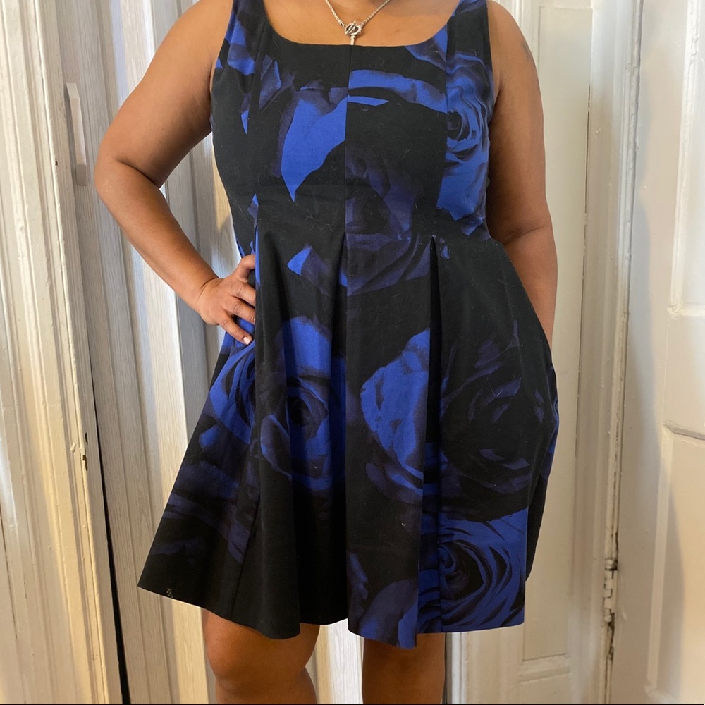 Gap Blue/black flowered shape dress